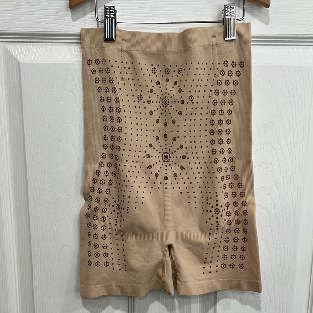 (5) Beige Patterned Shapewear Shorts